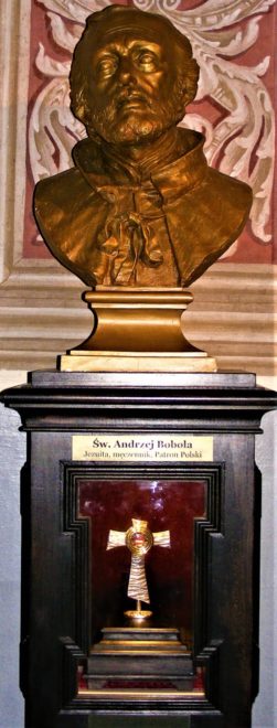 Popiersie i relikwie św. Andrzeja Boboli w Sanktuarium Matki Bożej w Świętej Lipce.